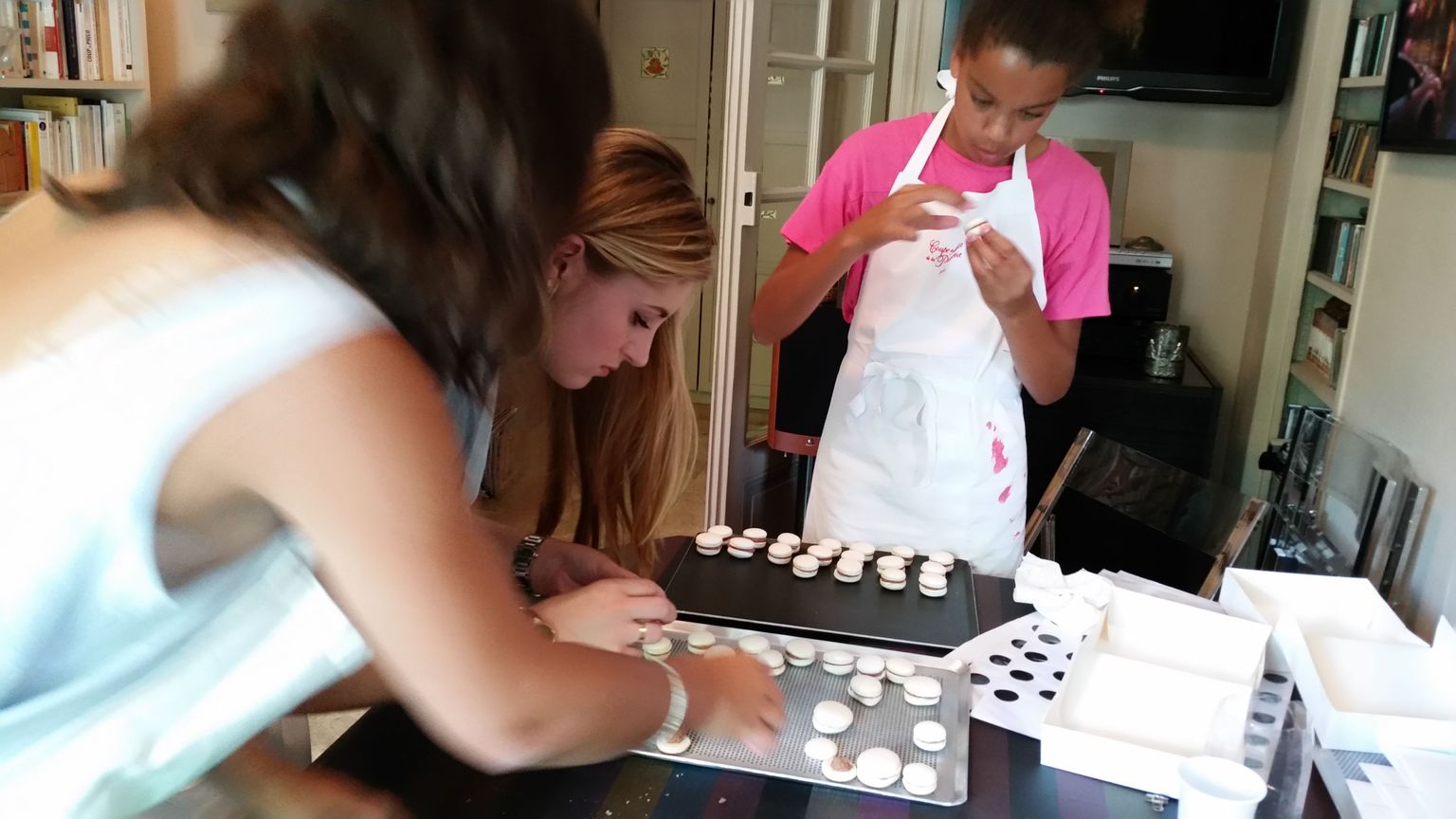 Baking macaroons