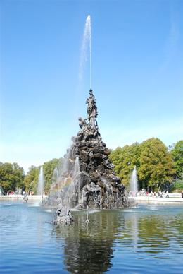 Photo of Fountain at Herrenchiemsee Relax and enjoy the peaceful sounds of the fountains around Herrenchiemsee castle., Valarie B - October 2007