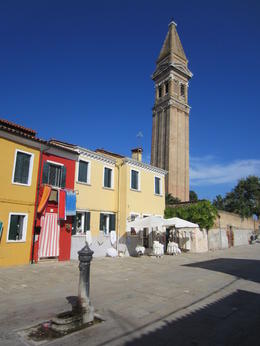 Photo of Charming plaza. One of the charm little plazas in Burano. , Jose - September 2016