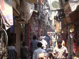 Photo of Delhi - Sparkly Market Chandni Chowk - this street sells fabric, sequence and all kinds of sparkly things for clothes - lots of colors! , Balti-most - May 2011