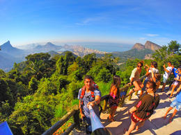 Photo of Vista de Rio de Janeiro La gente de la misma camioneta disfrutando de la vista de Rio de Janeiro. , j.labradorc - July 2014