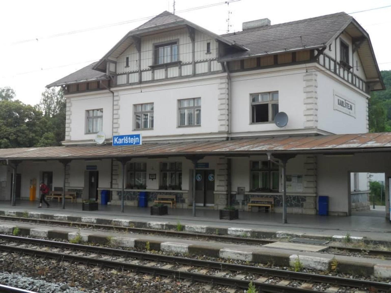 Karlstejn train station