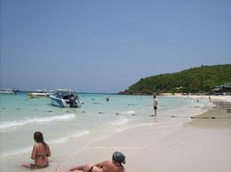 Photo of Tien Beach on Koh Larn Relax and enjoy the sun and watersports, have your lunch (they cater well for vegetarians too) then go back and enjoy the crystal clear warm waters!, Katie W - May 2010