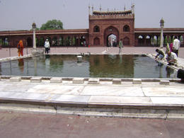Photo of Delhi Mosque Pool The pool also provides a great reflection of the mosque building , Balti-most - May 2011