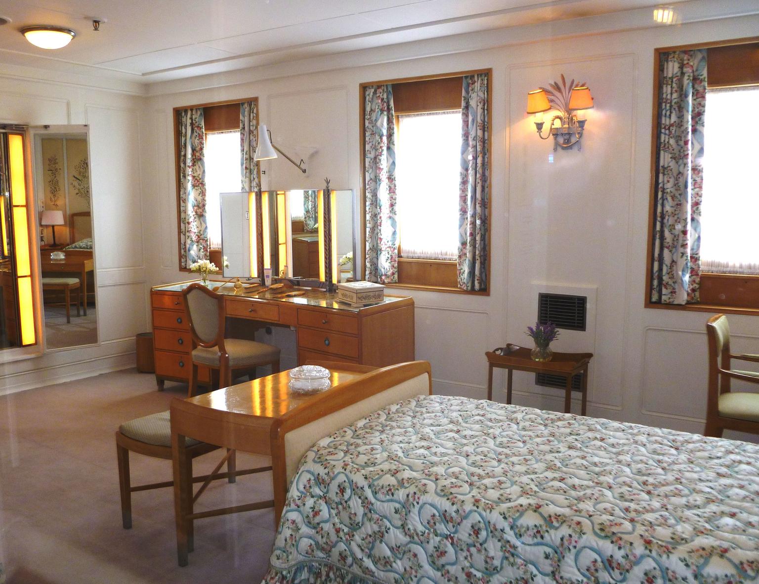 Royal Yacht Britannia, Queen's Bedroom