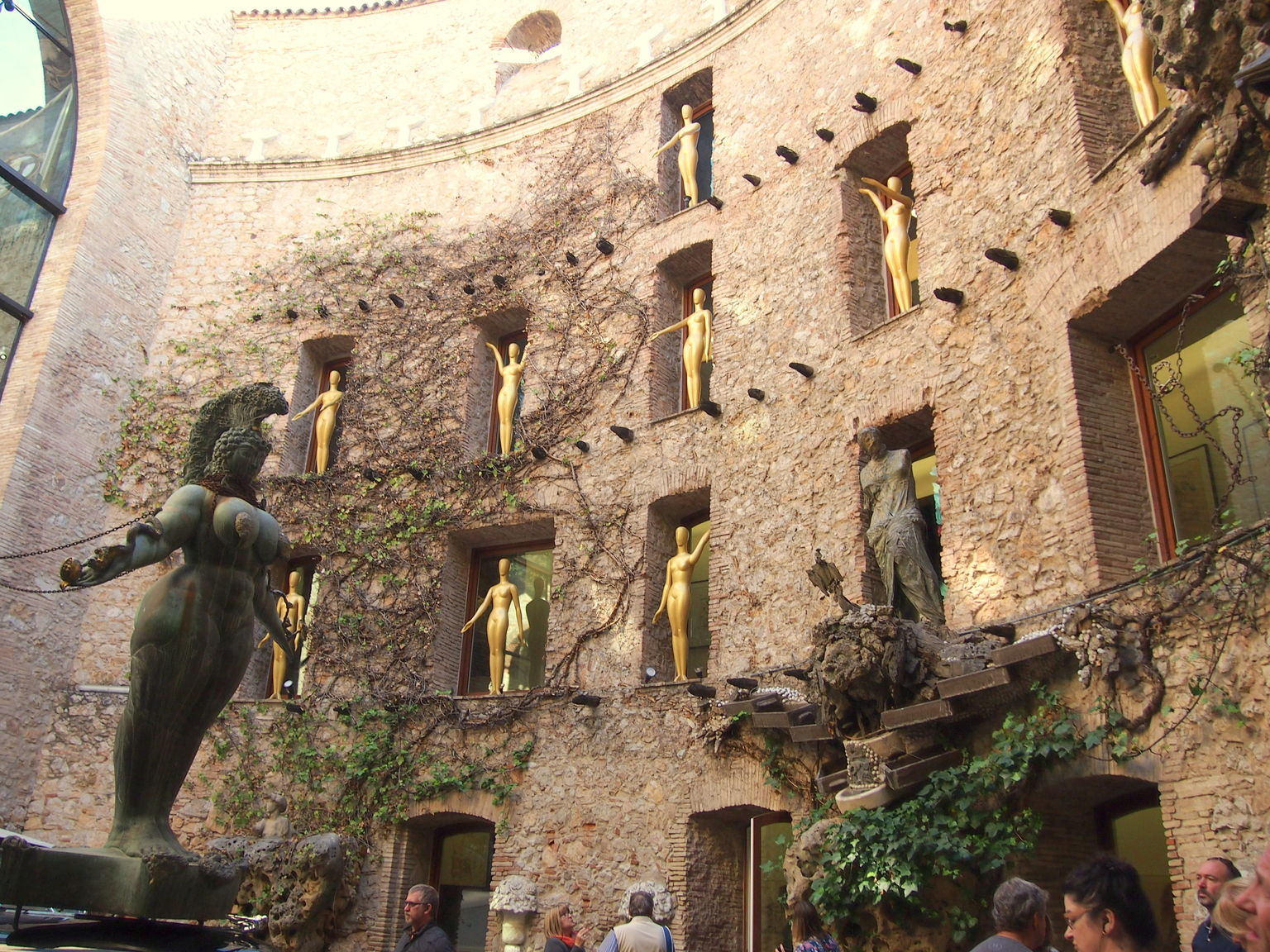 A view of the Dali Theater court yard.