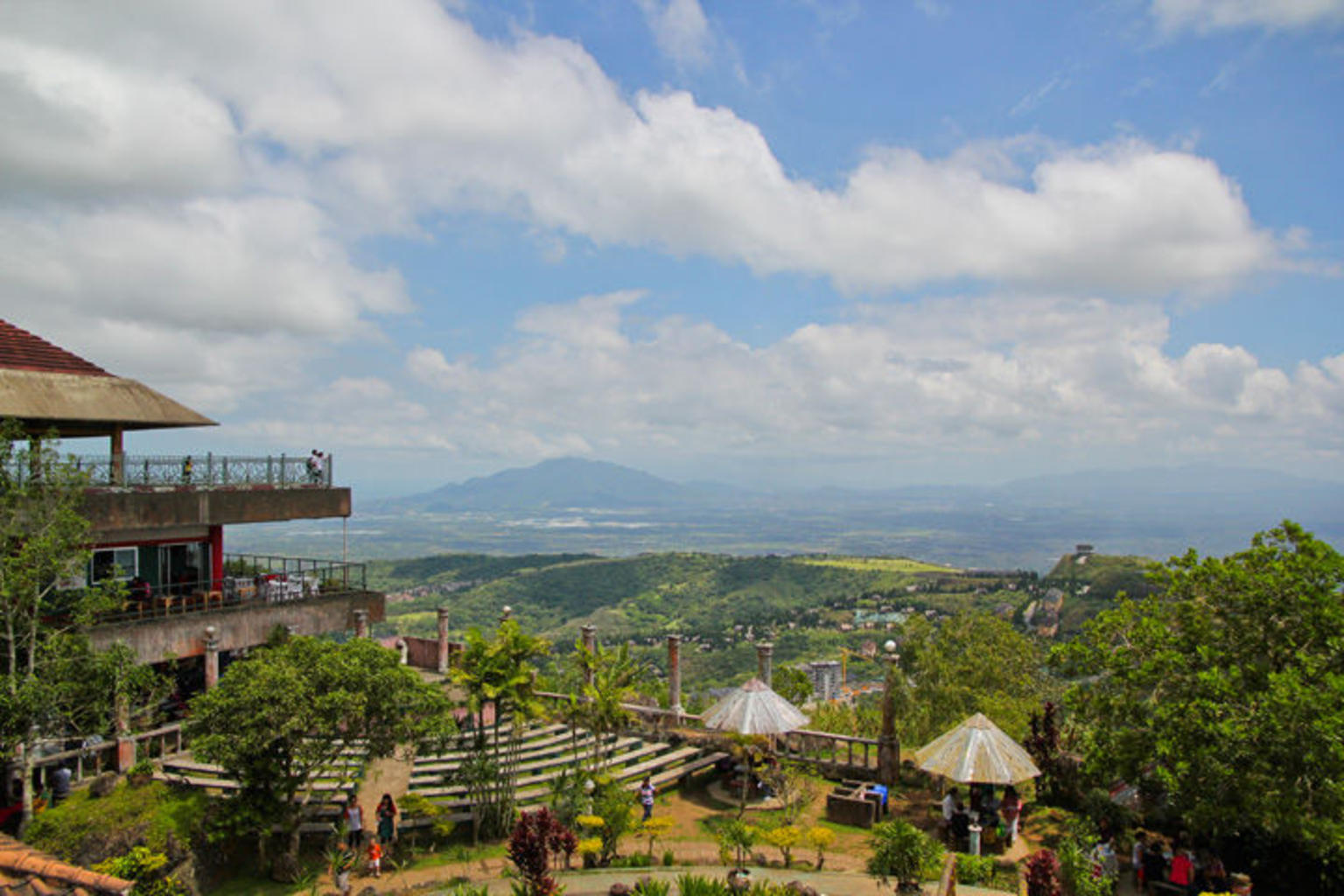 Tagaytay Ridge Tour from Manila: Palace in the Sky, Taal Volcano and Las Pinas Bamboo Organ