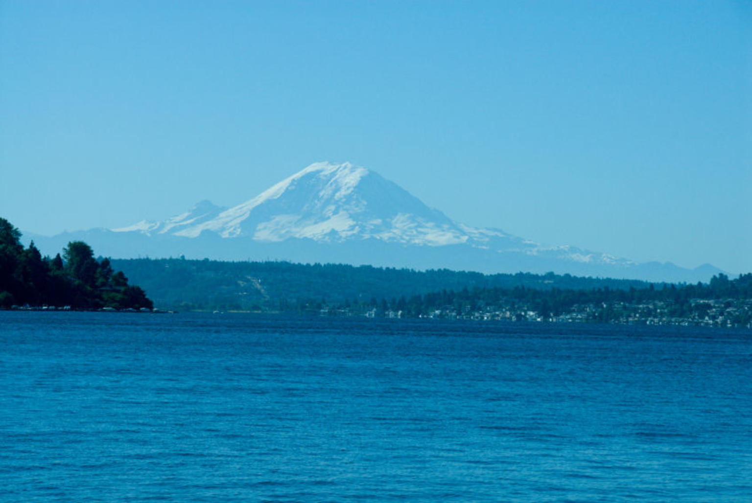 View over Lake Washington with view of Mt Rainier