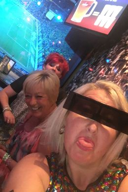 Photo of shakira and gang this was taken at players this is where you meet stay here for like 1 and half hours then off on the pub crwal , Marie H - June 2016