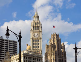 Photo of Art Deco Wrigley Building (left) and neo-Gothic Tribune Tower Chicago River Architecture tour: the Art Deco Wrigley Building (left) and neo-Gothic Tribune Tower - December 2011
