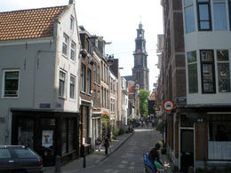 Photo of Tweede Leliedwarssstraat Eerste Leliedwarsstraat in the Jordaan district of Amsterdam, looking south - May 2011