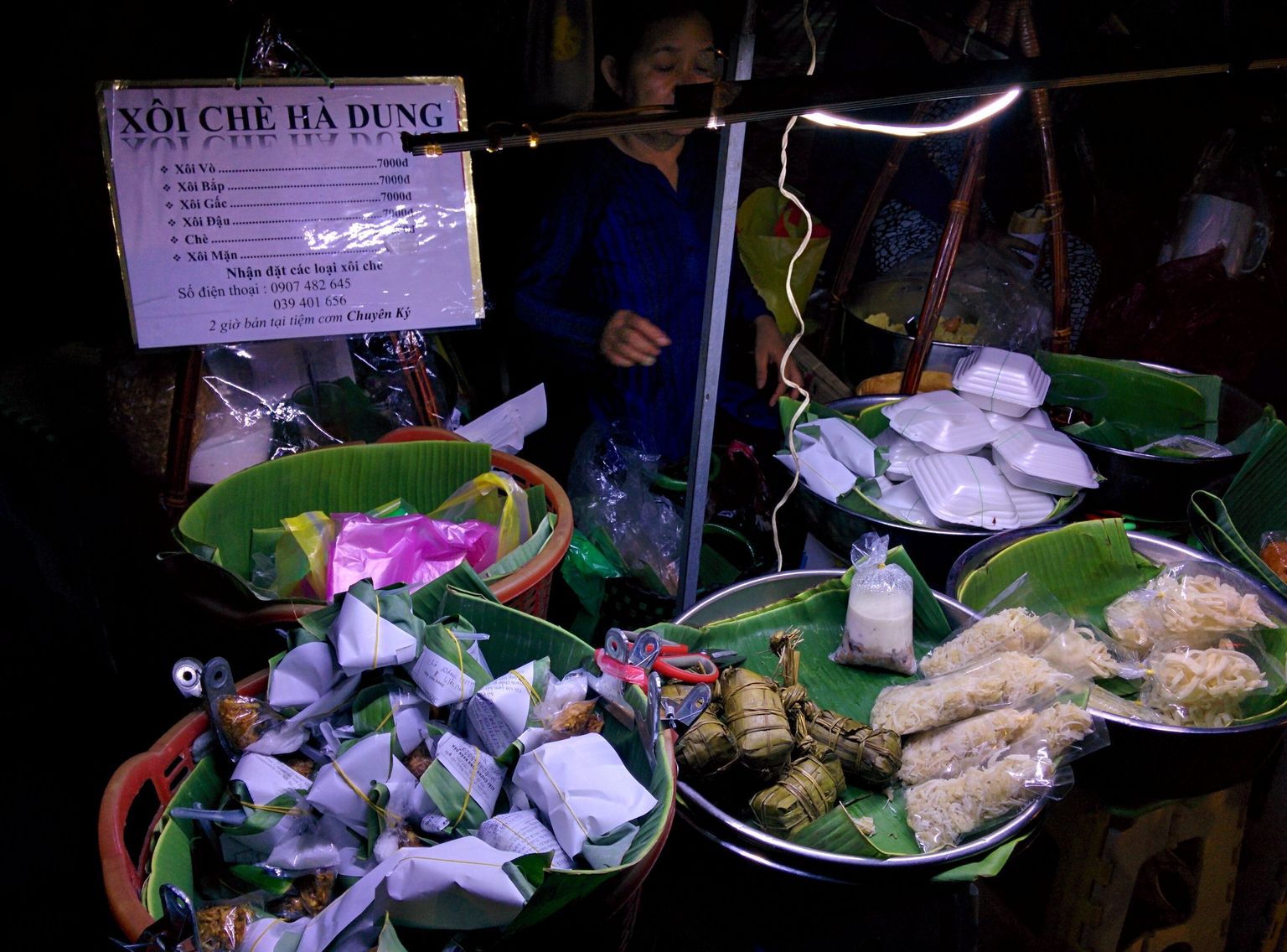 Various sticky rice and other desserts