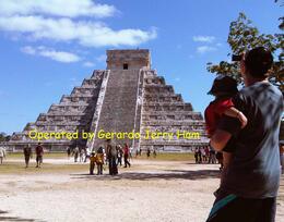Photo of Visitors admiring Chichen Itza Visitors admiring Chichen Itza, Mexico Expert: Gerardo - July 2011