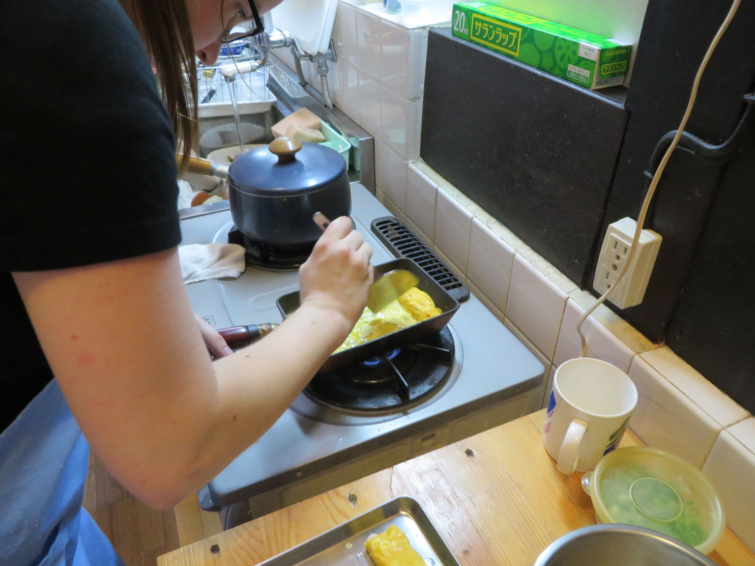 Making rolled omlettes