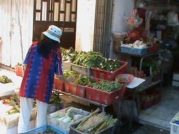 Photo of A typical fruit and vegetable stall A number of such shops exist, and this seemed to be typical of most. Generally small, and with a variety of local fruits and vegetables., Allan Smales - August 2009