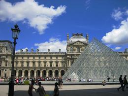 Photo of Louvre Museum, Paris Make sure to have at least 1 day to go around the Louvre museum if you are interested to see more than the usual highlights. - June 2008