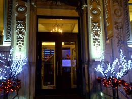 Photo of LHotel Montreal Guide told us the story of this historic building, formally a bank, Timetable Tim - January 2013
