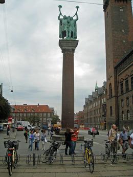 Photo of Celebratory Monument A strikingly unusual monument close by the City Hall Square where I sat 'people watching' whilst waiting for our excellent bus tour to start and my wife to return from an extended visit to the local ... , Roddy K - August 2010