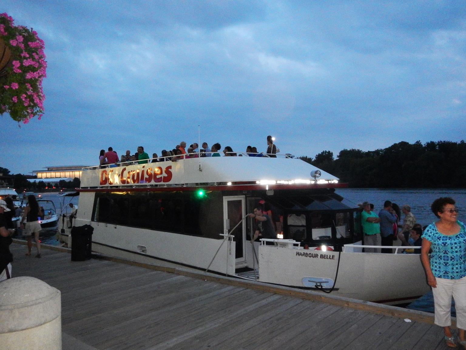 Nighttime DC Monument cruise