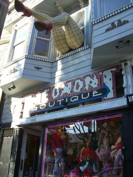 Photo of Well-known shop, Piedmont, in Haight-Ashbury, SF Well-known shop, Piedmont, in Haight-Ashbury, SF, skigirlsf - December 2011
