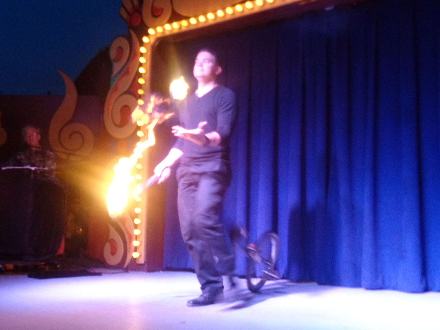 HOT ENTERTAINMENT