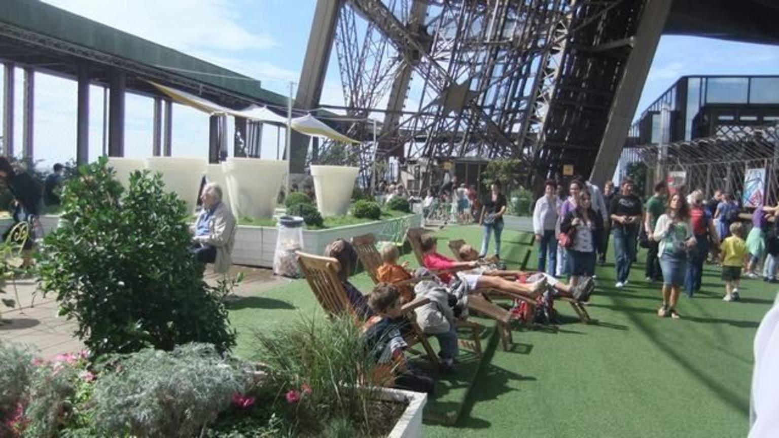Eiffel Tower Lounge