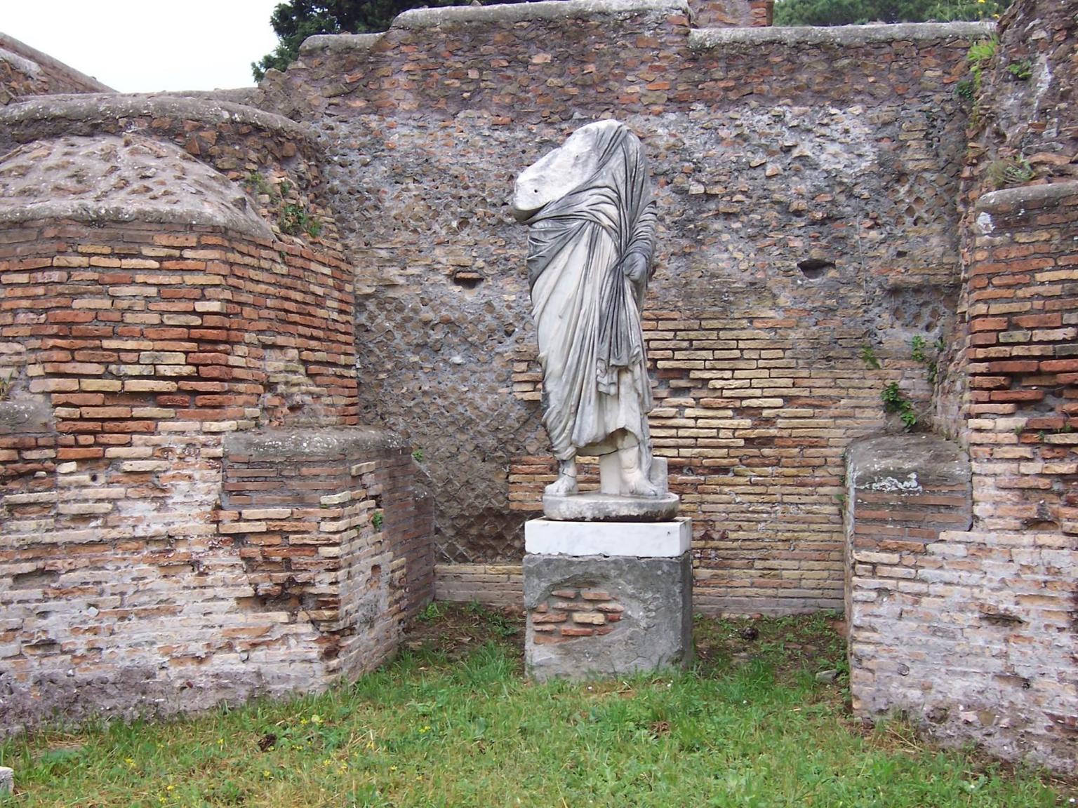 Headless in Ostia