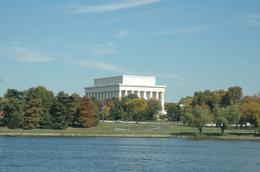 Photo of Lincoln Memorial A Viator tour along the Potomac River offers many exciting picture-taking possibilities. Several major memorials can be seen from the boat as you cruise along the Potomac River. The Lincoln ... , Sergio M - November 2009