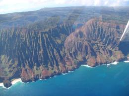 Photo of Na Pali Coast Just before this shot, we circled two whales and a calf playing off the beautiful Na Pali coastline., Ian A - April 2008