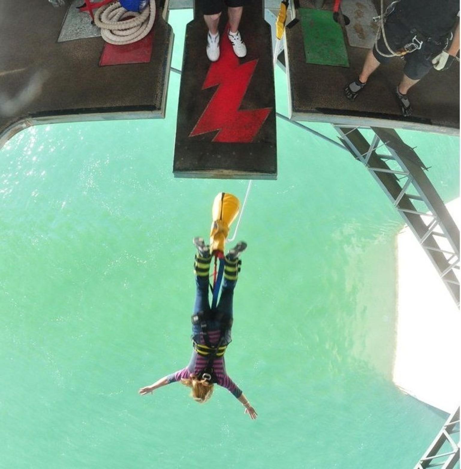 Kelley bungy jumping - I took the dive! (Auckland Harbor Bridge)