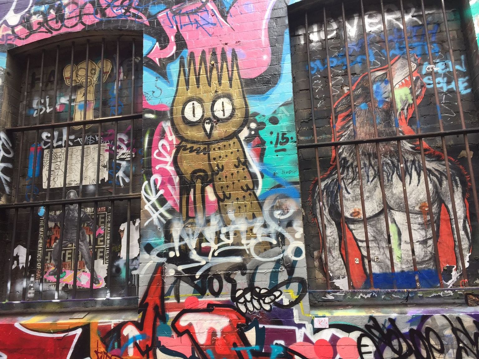 Laneway graffiti - wise owl