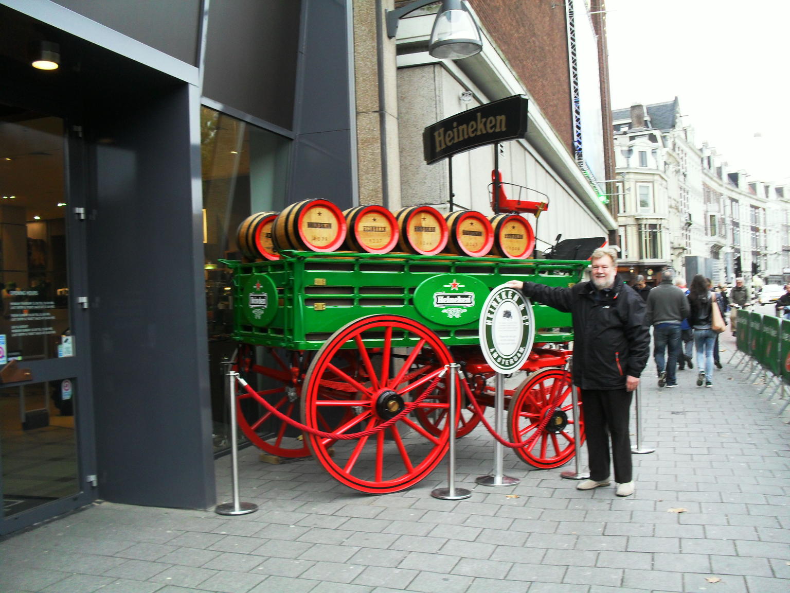 OUTSIDE HEINEKEN