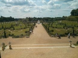Photo of Formal Gardens at Hampton Court Palace Beautifully manicured Hampton Court Palace gardens. , thepea - July 2014