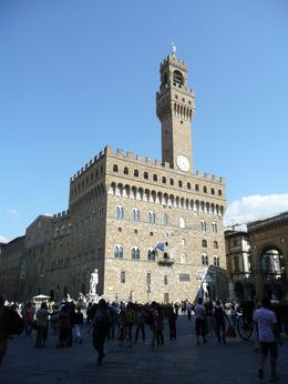 Photo of Palazzo Vecchio overlooks Piazza della Signoria Palazzo Vecchio overlooks Piazza della Signoria, Philippa Burne - July 2011