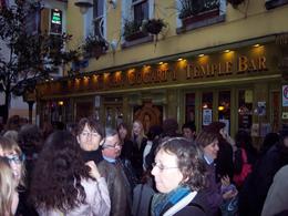 Photo of Starting off, Temple Bar area The group is leaving the meeting point - The Oliver St. John Gogarty Temple Bar, Steven B - April 2008