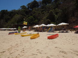 Photo of DSCN1977.JPG kayaks and surfboards for rental, they also have surf lessons at Baía dos golfinhos, Lucia - February 2013