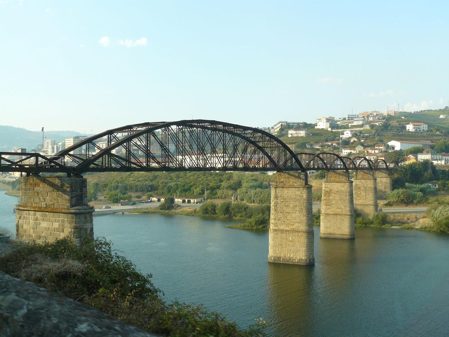 Abandoned bridge in Regua