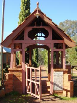 Photo of Swan Valley This gate commemorates the end of Captain Stirling's exploration of the Swan River. It is next to the oldest church in the Perth metro area. , Leah - April 2011