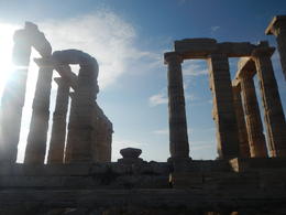 Photo of View through the setting sun Sun getting ready to set behind the columns of the temple as it heads further in the west. , inuki19 - October 2014
