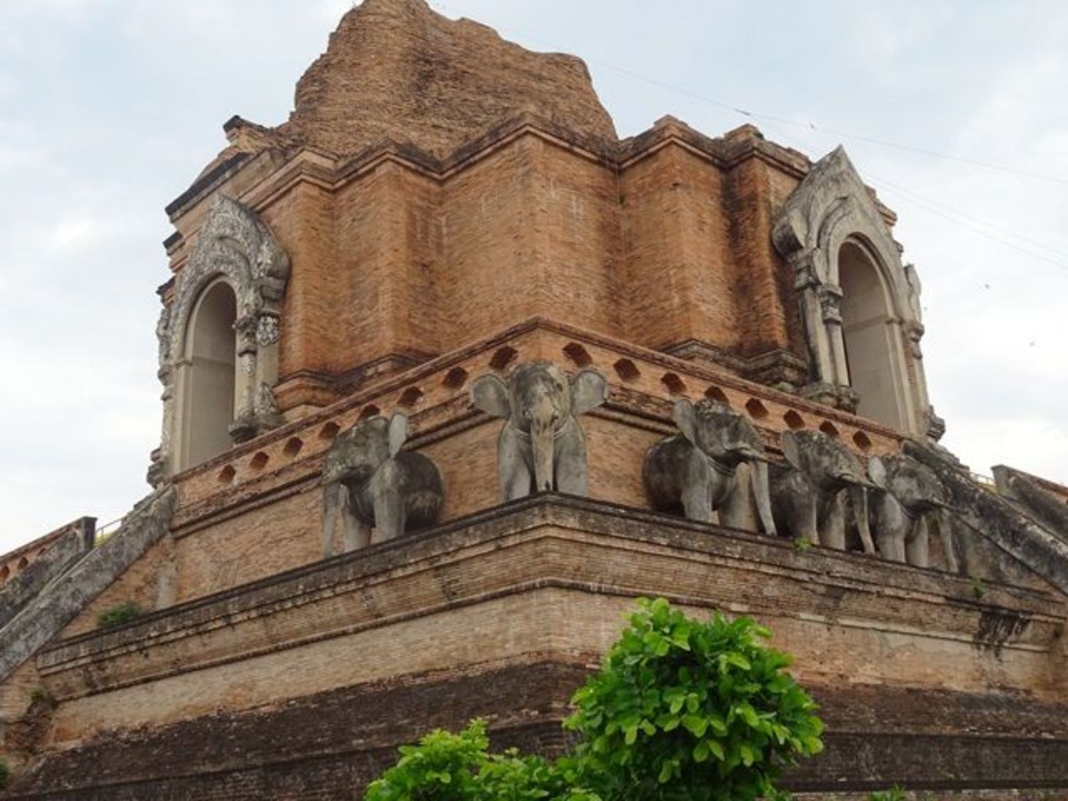 Wat Chedi Lueng