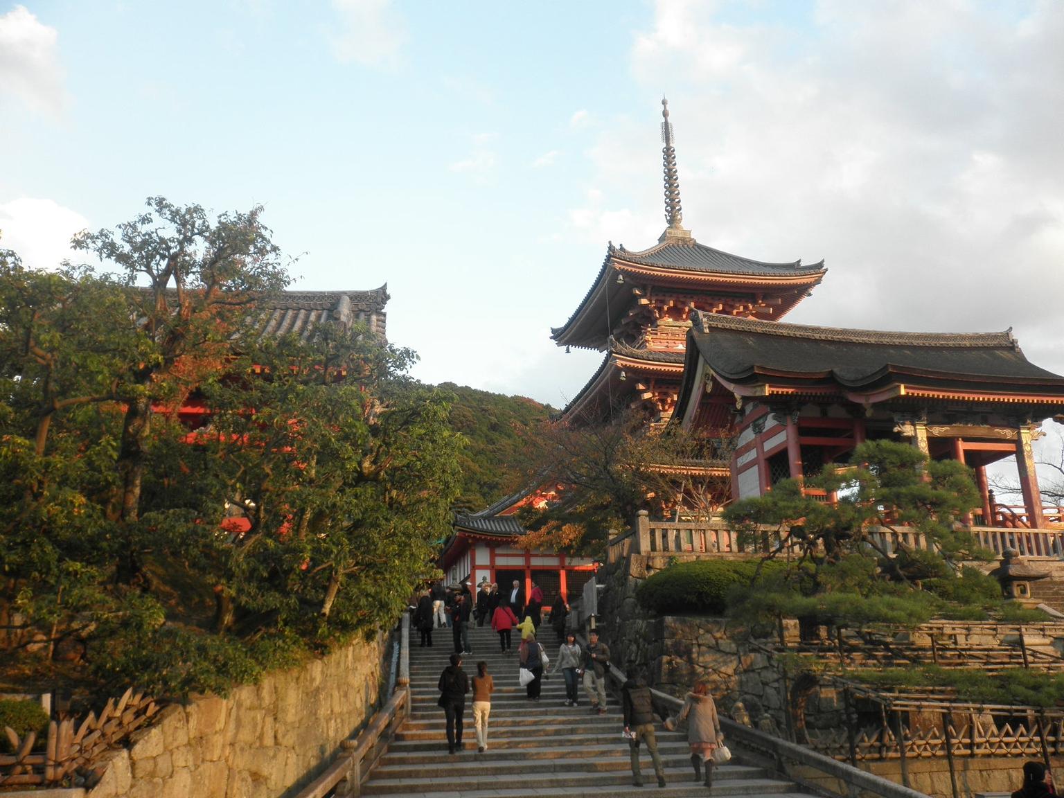 The walk up to Kiyomizu Temple