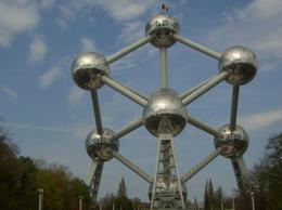 Photo of Trade Fair monument This monument was erected to celebrate a trade fair held in Brussels - June 2011