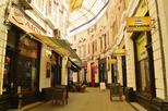 Pasajul Macca-Vilacrosse (Macca-Villacrosse Passage)