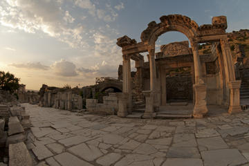 Temple of Hadrian, Discover Izmir