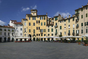 Piazza dell'Anfiteatro, Lucca