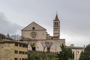 Basilica di Santa Chiara, Umbria