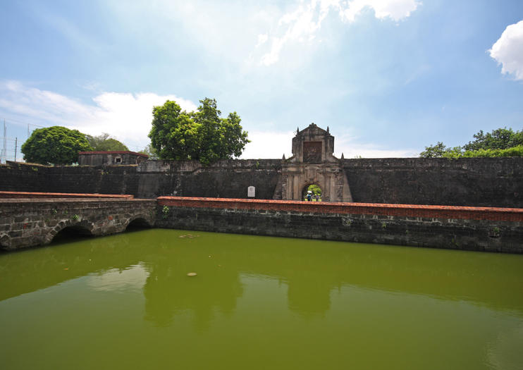 how to tour intramuros