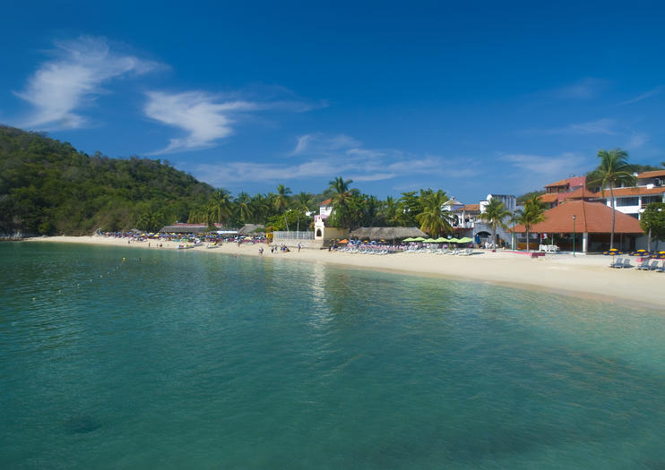 Santa Cruz Bay (Bahía Santa Cruz)