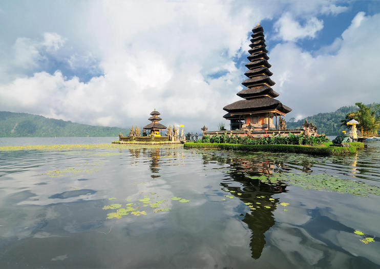 Озеро Бератан. Храм на воде Бали. Озеро Бали. Озеро Бали в Челябинской области.