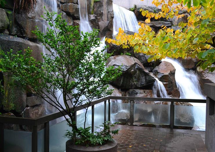 seattle waterfall garden park